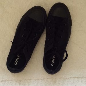 All black Converse low tops like new